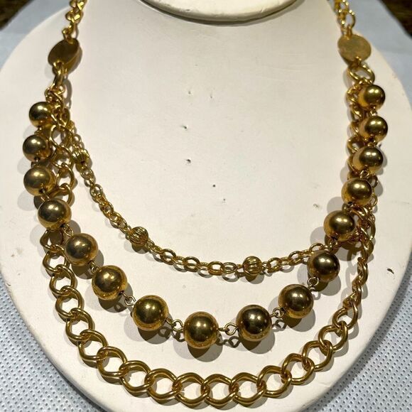 Jewelry - Gold tone necklace 